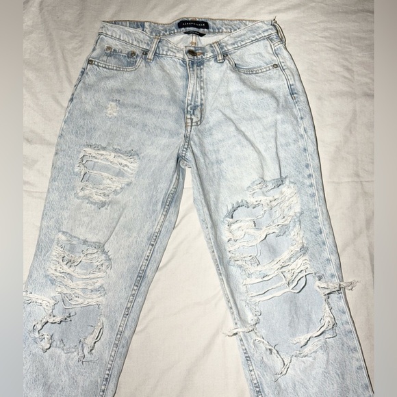 Aeropostale Women's Mom Jeans Size 8 Light Wash Distressed Ripped Denim - Picture 3 of 13